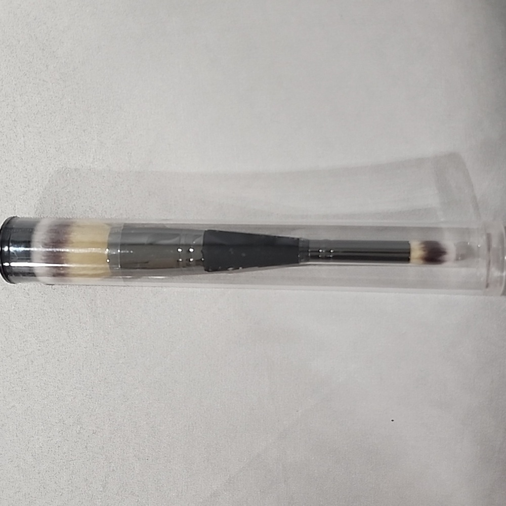 Makeup brush